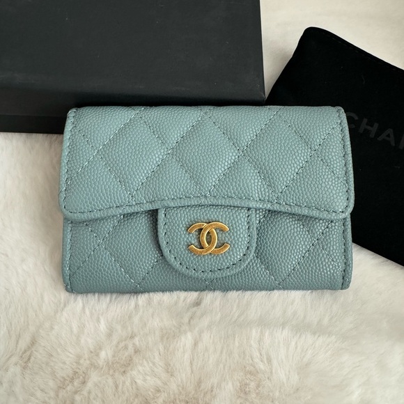 Brand New Blue Cardholder Wallet - Received as Gift ❌ Not the Brand Likely! - Picture 2 of 8